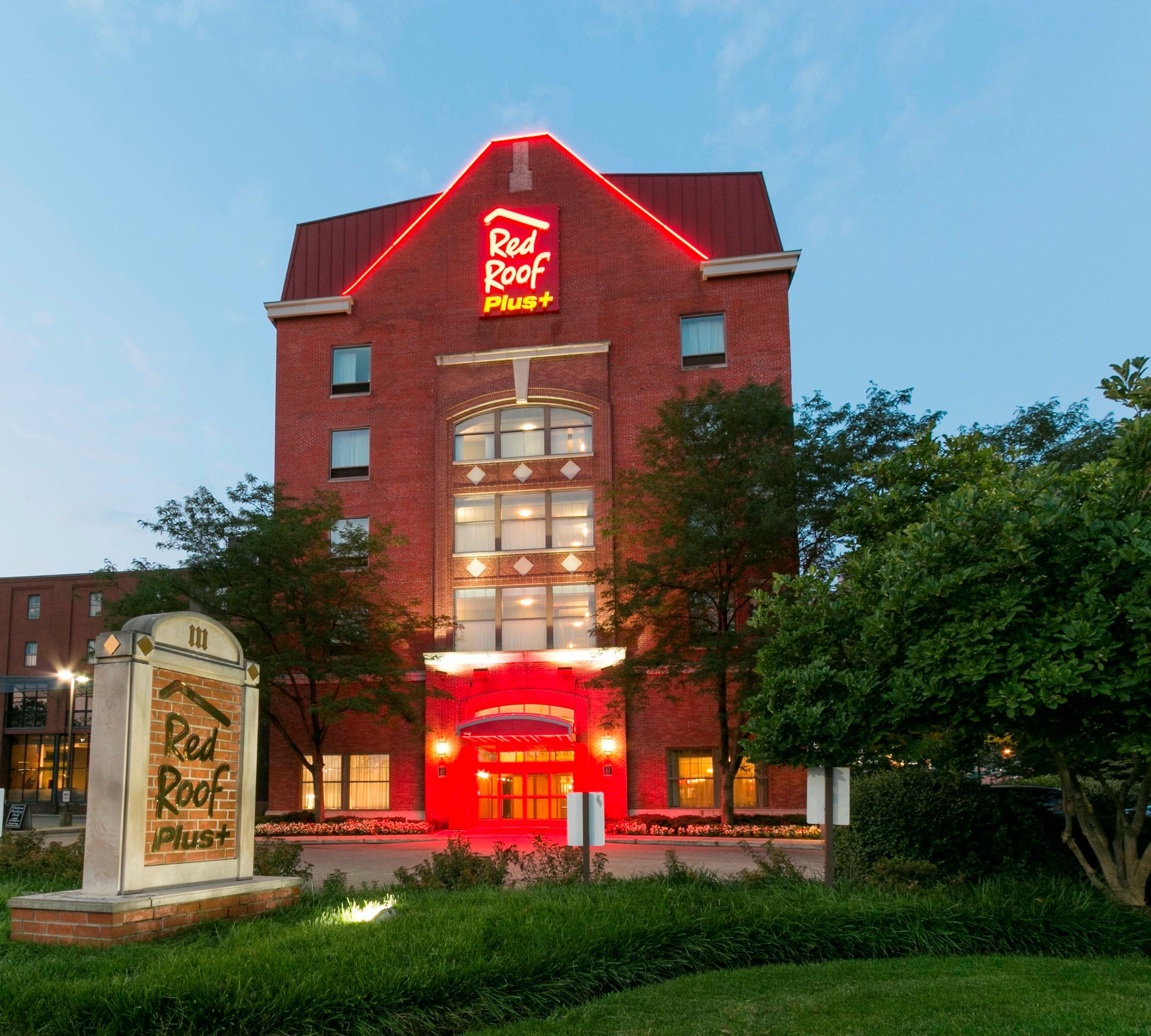 Red Roof Inn Plus+ Columbus Downtown - Convention Center Exterior foto